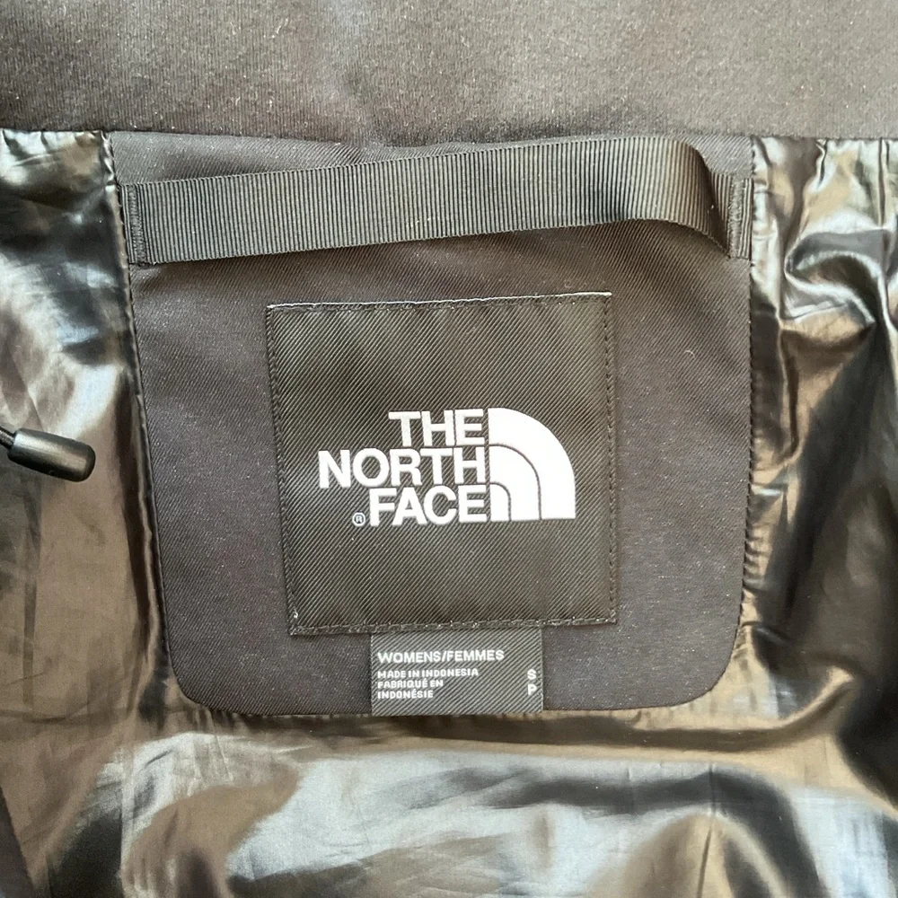The North Face Women's Army 700 Fill Power Down Jacket Black, size S - Picture 11 of 16